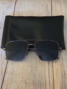 QUAY LEVEL OUT Sunglasses